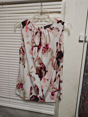 Ivanka Trump White Floral Print Sleeveless Top